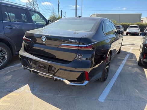 Used 2024 BMW 740i image 4