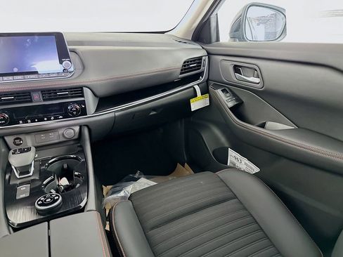 New 2026 Nissan Rogue SV image 31