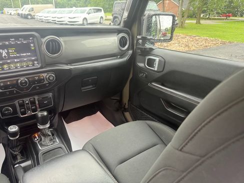 Used 2020 Jeep Gladiator Overland AWD/4WD image 49