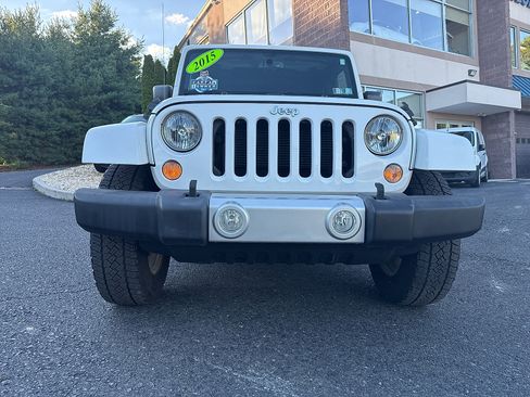 Used 2015 Jeep Wrangler Unlimited Sahara w/ Connectivity Group AWD/4WD image 16