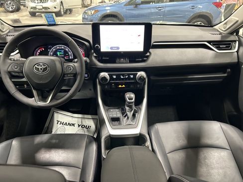 Used 2023 Toyota RAV4 XLE Premium image 11