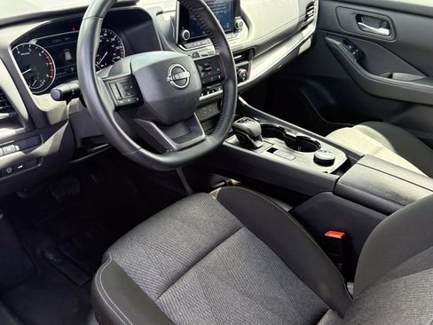 Used 2025 Nissan Rogue SV AWD/4WD image 10