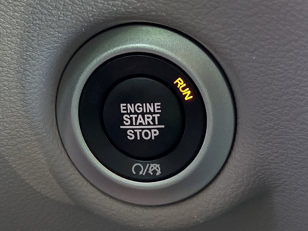 Used 2023 Chrysler Pacifica Touring-L FWD image 17