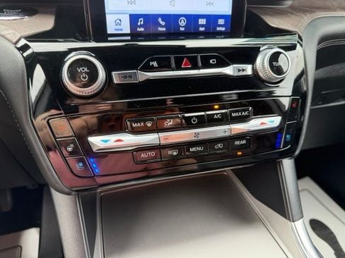Used 2023 Ford Explorer Platinum w/ Technology Package AWD/4WD image 20