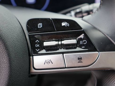 Used 2025 Hyundai Elantra Limited FWD image 14