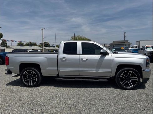 Used 2019 Chevrolet Silverado 1500 LT w/ LPO, Black Pack AWD/4WD image 4