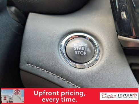 Used 2023 Toyota Highlander Limited FWD image 21