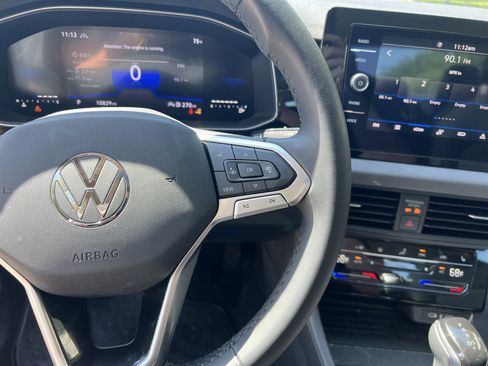 Used 2025 Volkswagen Jetta SE w/ Sunroof Package FWD image 18