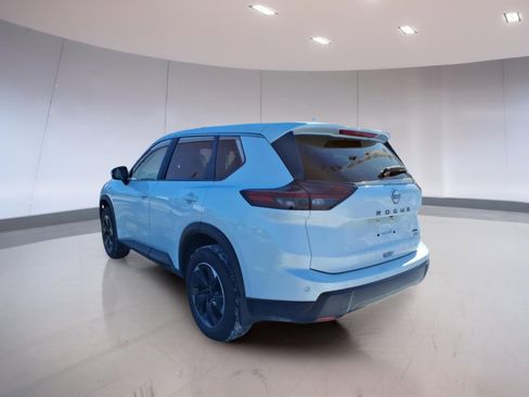 Used 2026 Nissan Rogue SV image 3