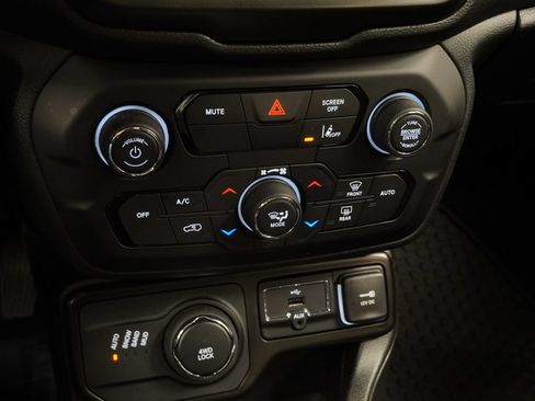 Certified 2023 Jeep Renegade Altitude AWD/4WD image 27