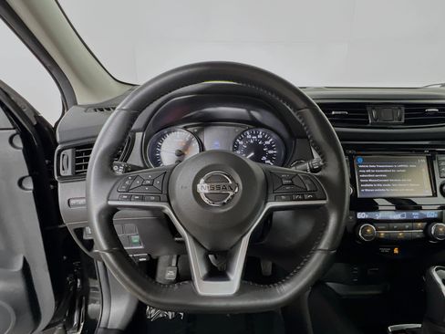 Used 2017 Nissan Rogue Sport SV w/ SV Premium Package image 18