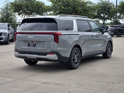 New 2026 Kia Carnival EX FWD image 4