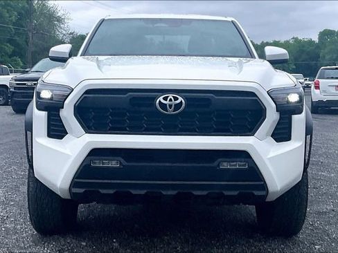 Used 2024 Toyota Tacoma TRD Off-Road image 2