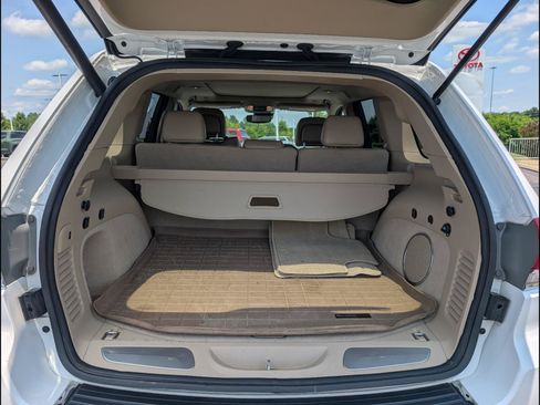 Used 2019 Jeep Grand Cherokee Overland AWD/4WD image 18