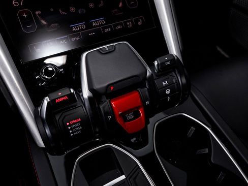 Used 2020 Lamborghini Urus image 29