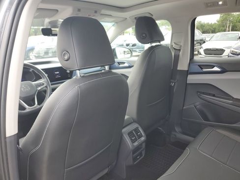 Certified 2024 Volkswagen Taos SE w/ Panoramic Sunroof Package FWD image 17