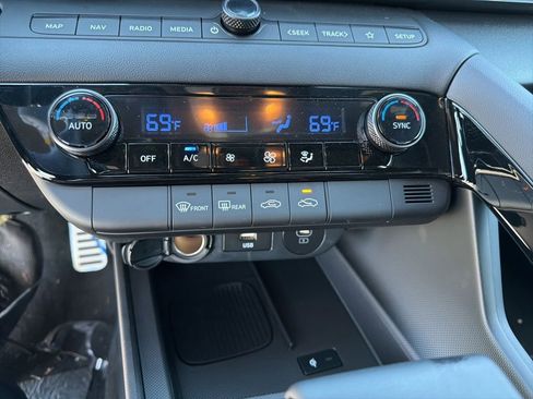 New 2025 Hyundai Elantra SEL FWD image 23