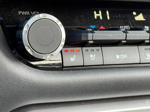 Used 2023 Toyota Tundra Platinum w/ Advanced Package image 22