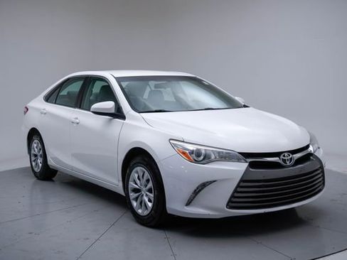 Used 2015 Toyota Camry LE image 24