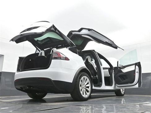 Used 2017 Tesla Model X 75D image 54