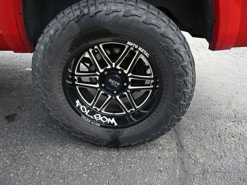 Used 2018 RAM 1500 SLT AWD/4WD image 25