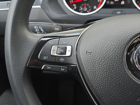 Used 2020 Volkswagen Tiguan S image 19