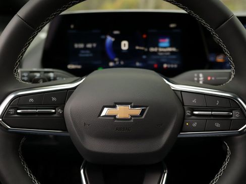 New 2026 Chevrolet Equinox EV LT image 11