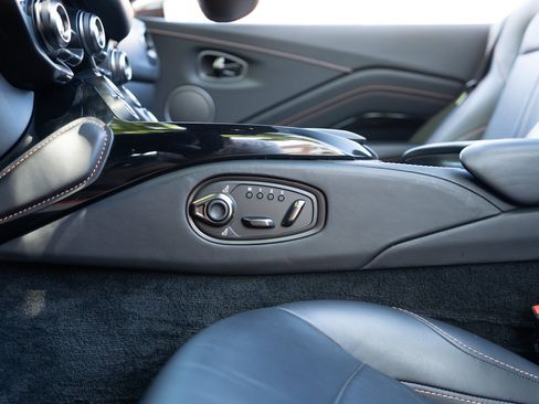 Used 2023 Aston Martin V8 Vantage Roadster RWD image 14