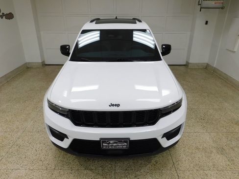 Used 2023 Jeep Grand Cherokee Altitude AWD/4WD image 12