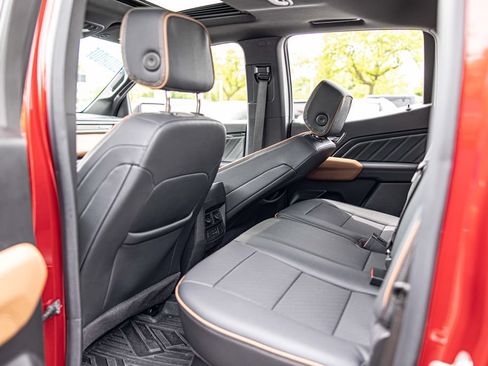 Used 2024 GMC Canyon AT4 w/ AT4 Premium Package AWD/4WD image 32