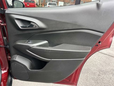 Used 2024 Chevrolet Trax ACTIV w/ Sunroof Package image 23