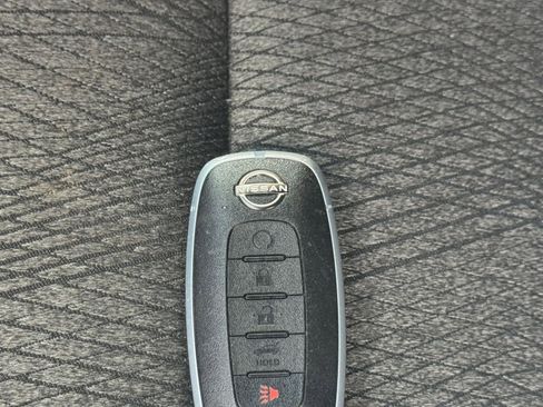 Used 2025 Nissan Rogue SV image 27