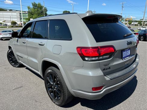 Used 2020 Jeep Grand Cherokee Altitude AWD/4WD image 27