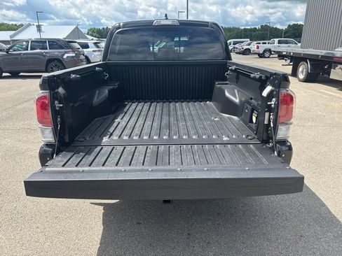 Used 2021 Toyota Tacoma TRD Sport w/ Technology Package AWD/4WD image 9
