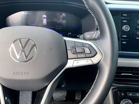 Used 2024 Volkswagen Taos SE w/ Panoramic Sunroof Package AWD/4WD image 14