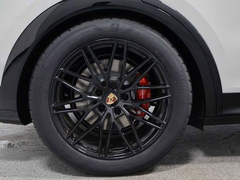 New 2026 Porsche Cayenne GTS AWD/4WD image 38