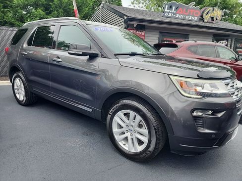 Used 2018 Ford Explorer XLT w/ Equipment Group 202A AWD/4WD image 9