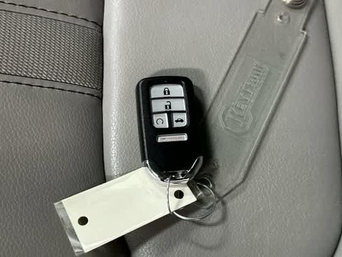 Used 2025 Honda Pilot EX-L image 32