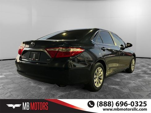 Used 2016 Toyota Camry LE image 3