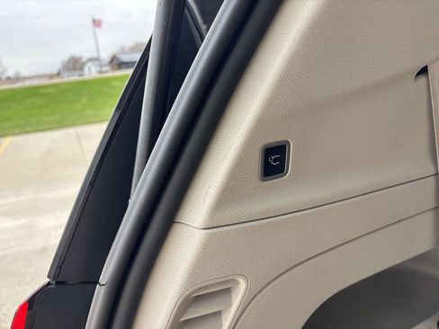 Used 2023 Chrysler Pacifica Touring-L FWD image 30