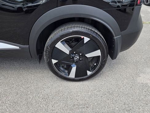 New 2026 Nissan Kicks SR w/ Cold Weather Package FWD image 9