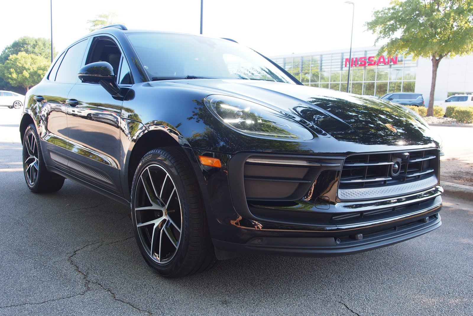 Used 2023 Porsche Macan AWD/4WD image 1