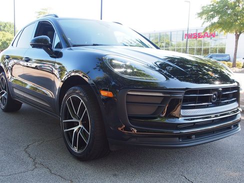 Used 2023 Porsche Macan AWD/4WD image 1