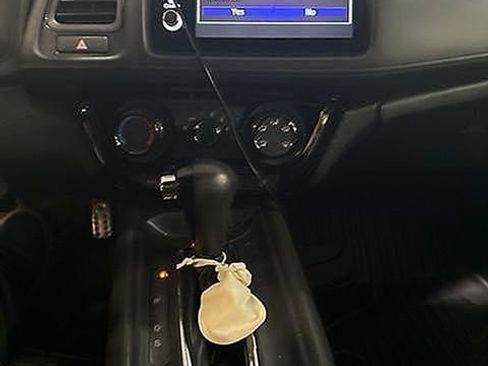 Used 2021 Honda HR-V Sport image 22
