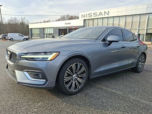 Used 2021 Volvo S60 T5 Inscription image 3