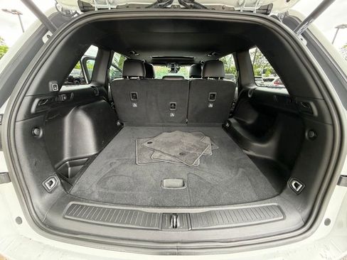 Certified 2025 Jeep Grand Cherokee Altitude AWD/4WD image 34