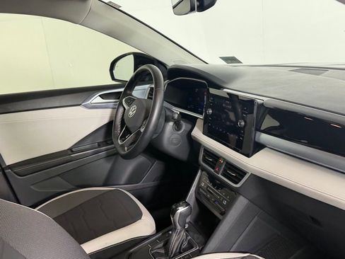 Used 2025 Volkswagen Taos SE image 30