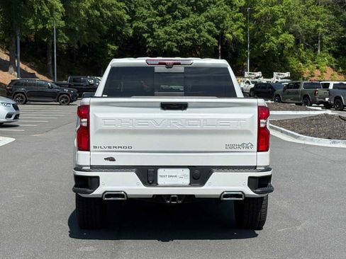 Used 2023 Chevrolet Silverado 1500 High Country w/ Technology Package AWD/4WD image 4