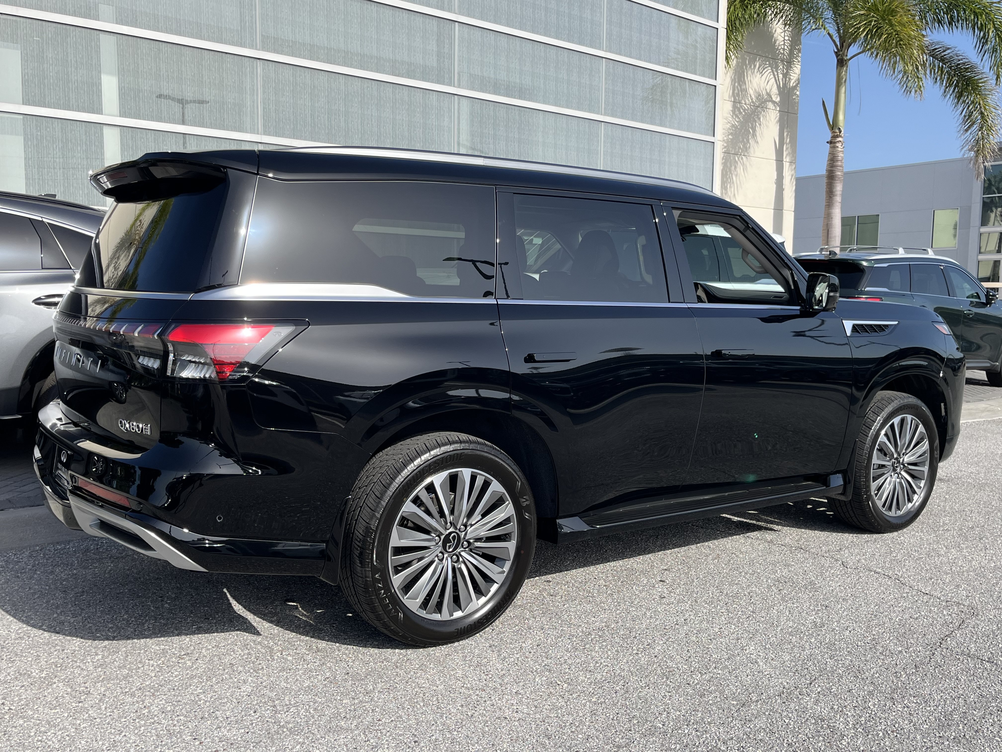 Certified 2026 INFINITI QX80 Luxe w/ Cargo Package AWD/4WD image 8