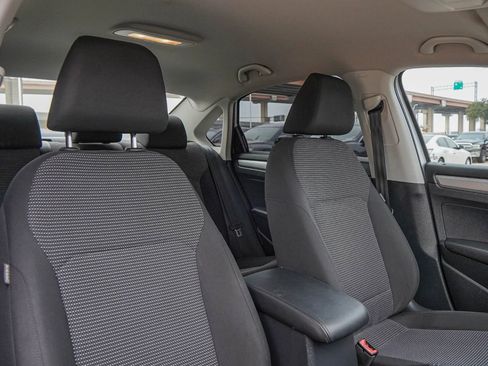 Used 2017 Volkswagen Passat 1.8T S image 40